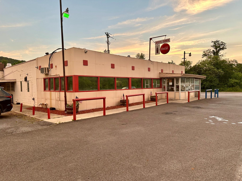 878 US-22, Lewistown, PA for sale - Building Photo - Image 1 of 3