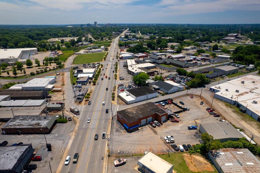 1201 Poinsett Hwy, Greenville, SC for sale - Building Photo - Image 2 of 8