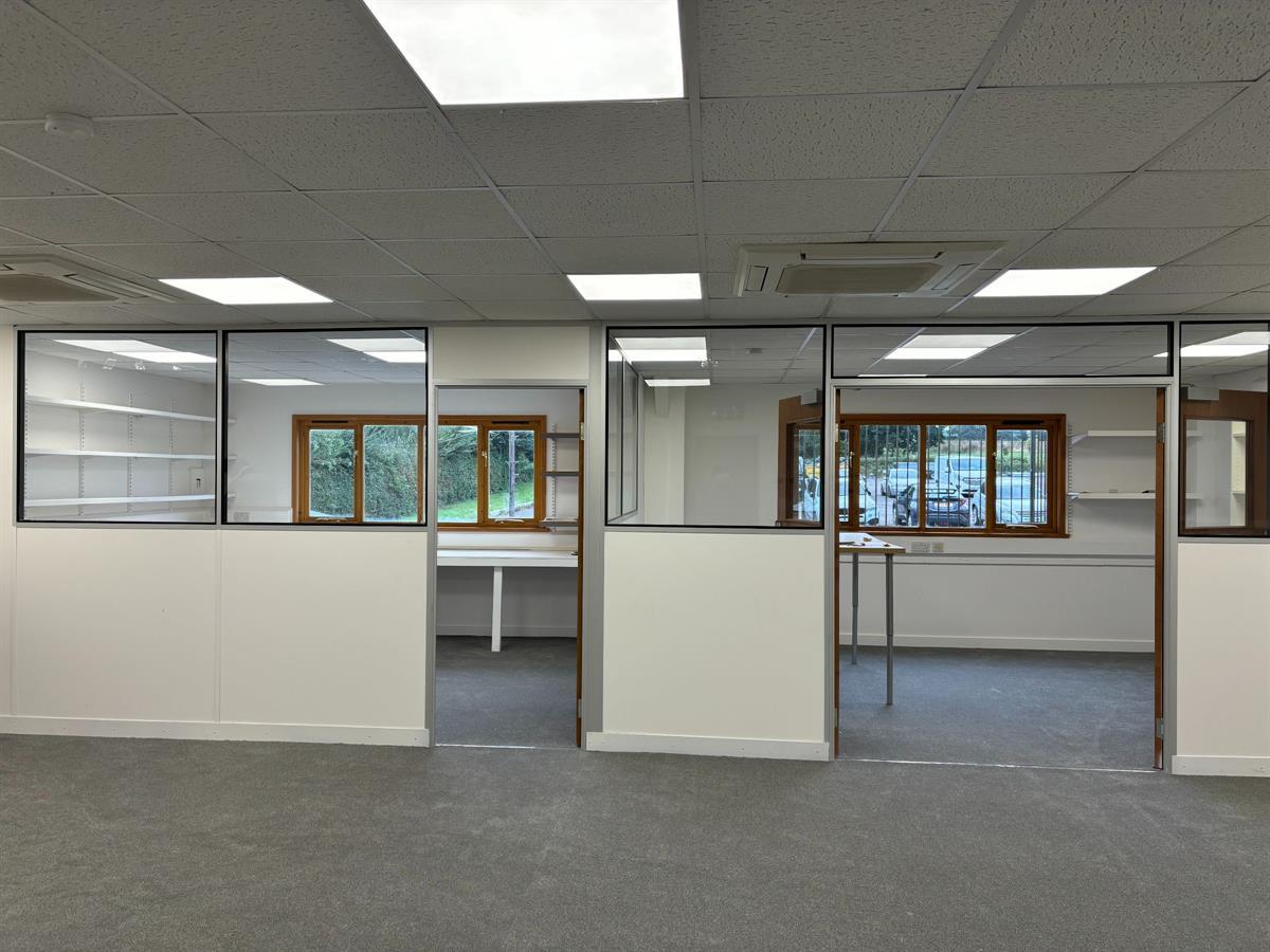 Hole Ln, Edenbridge for lease Interior Photo- Image 1 of 3