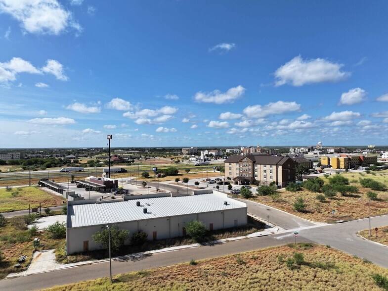 90 Access dr, Cotulla, TX à louer - Photo du bâtiment - Image 3 de 3