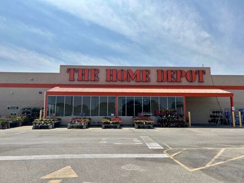 2135-2251 Belvidere Rd, Waukegan, IL à louer - Photo du bâtiment - Image 2 de 15