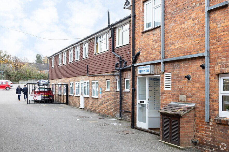 220 Vale Rd, Tonbridge à louer - Photo du bâtiment - Image 2 de 2