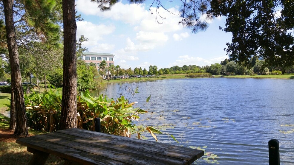 12425 28th St N, Saint Petersburg, FL for lease - Building Photo - Image 3 of 8