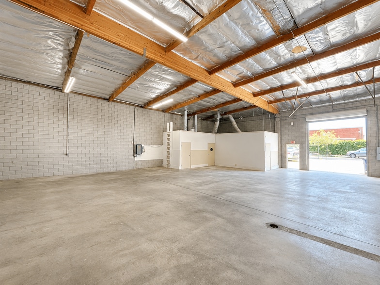 12555 Branford St, Pacoima, CA for lease - Interior Photo - Image 3 of 8