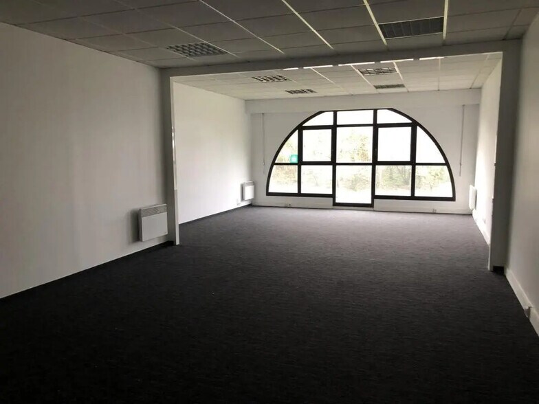 Office in Cesson-Sévigné for lease - Interior Photo - Image 3 of 9