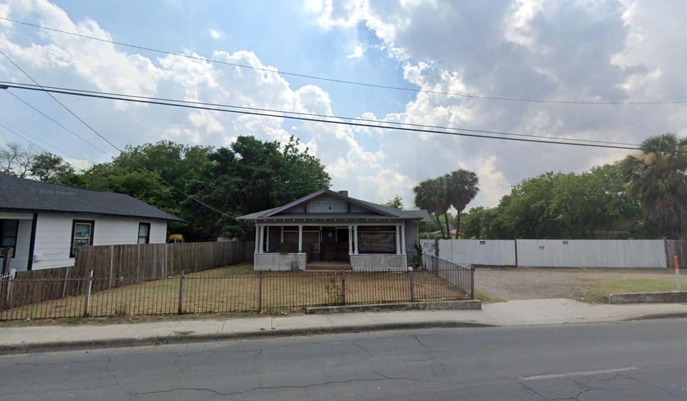 5311 S Flores St, San Antonio, TX for sale - Building Photo - Image 2 of 5