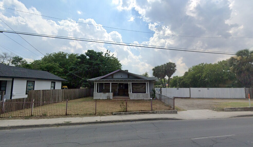 5311 S Flores St, San Antonio, TX à vendre - Photo du bâtiment - Image 1 de 5