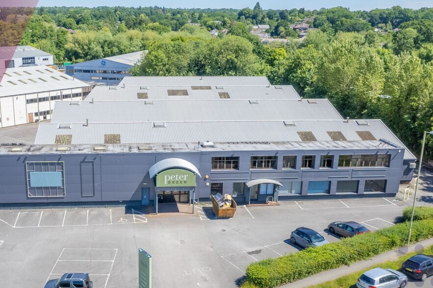 School Ln, Eastleigh à louer - Photo du bâtiment - Image 1 de 1