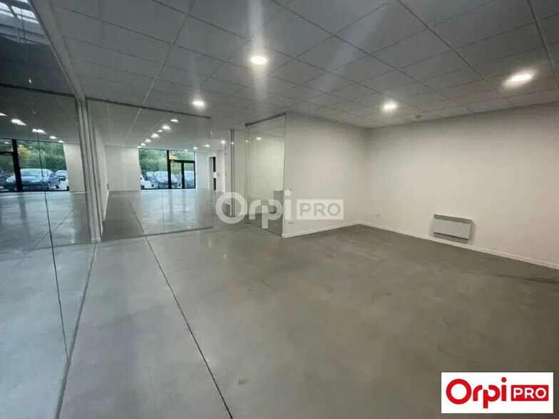 Industrial in Sainghin-en-Mélantois for lease - Interior Photo - Image 3 of 6