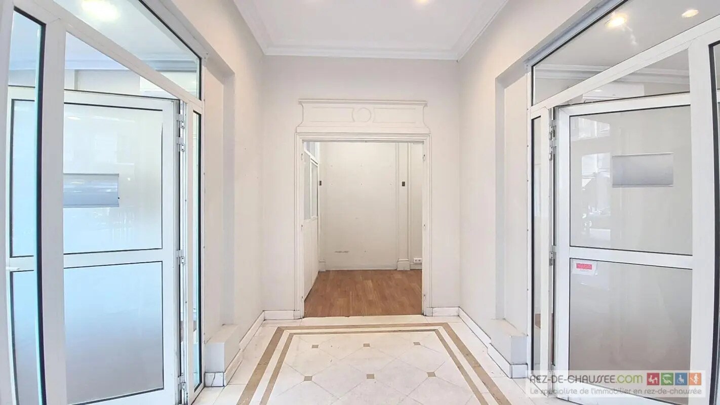 Retail in Paris for lease Building Photo- Image 1 of 3