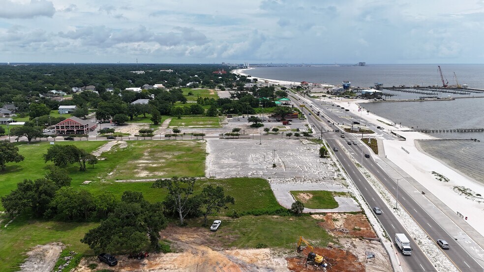 102 W Beach Blvd, Long Beach, MS for sale - Building Photo - Image 2 of 9
