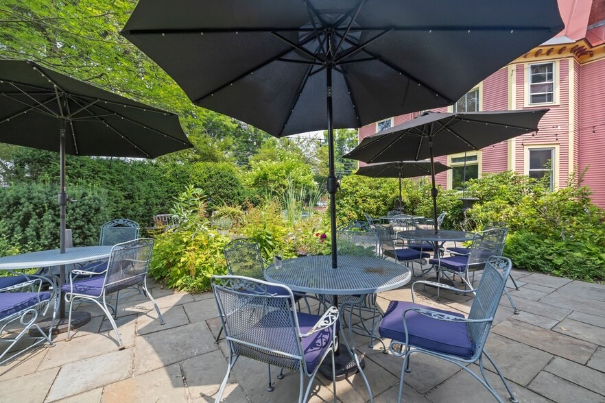 41 Pleasant St, Woodstock, VT à vendre - Photo du bâtiment - Image 2 de 60