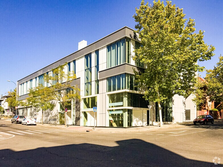 Commerce de détail dans Madrid, Madrid à louer - Photo du bâtiment - Image 2 de 5