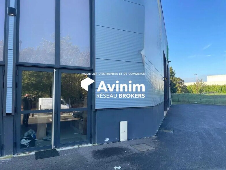 Industriel dans Éragny à louer - Photo du bâtiment - Image 2 de 2