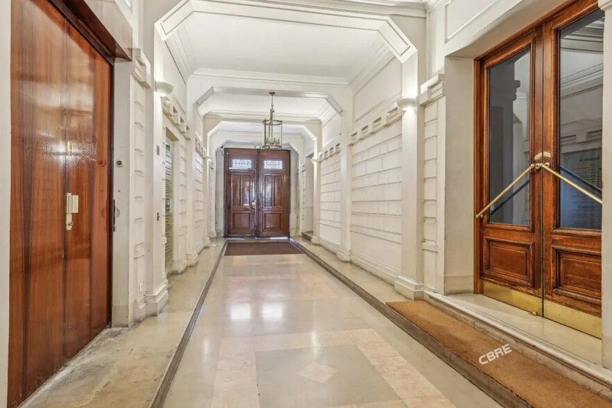 Bureau dans Paris à vendre - Hall d’entrée - Image 3 de 12