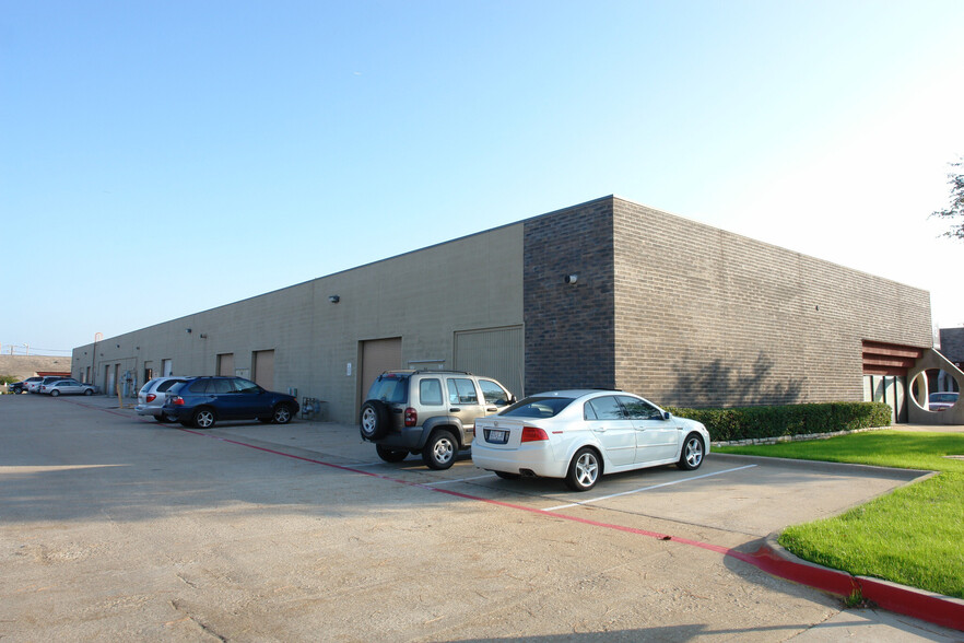 803 Stadium Dr, Arlington, TX for lease - Building Photo - Image 2 of 4