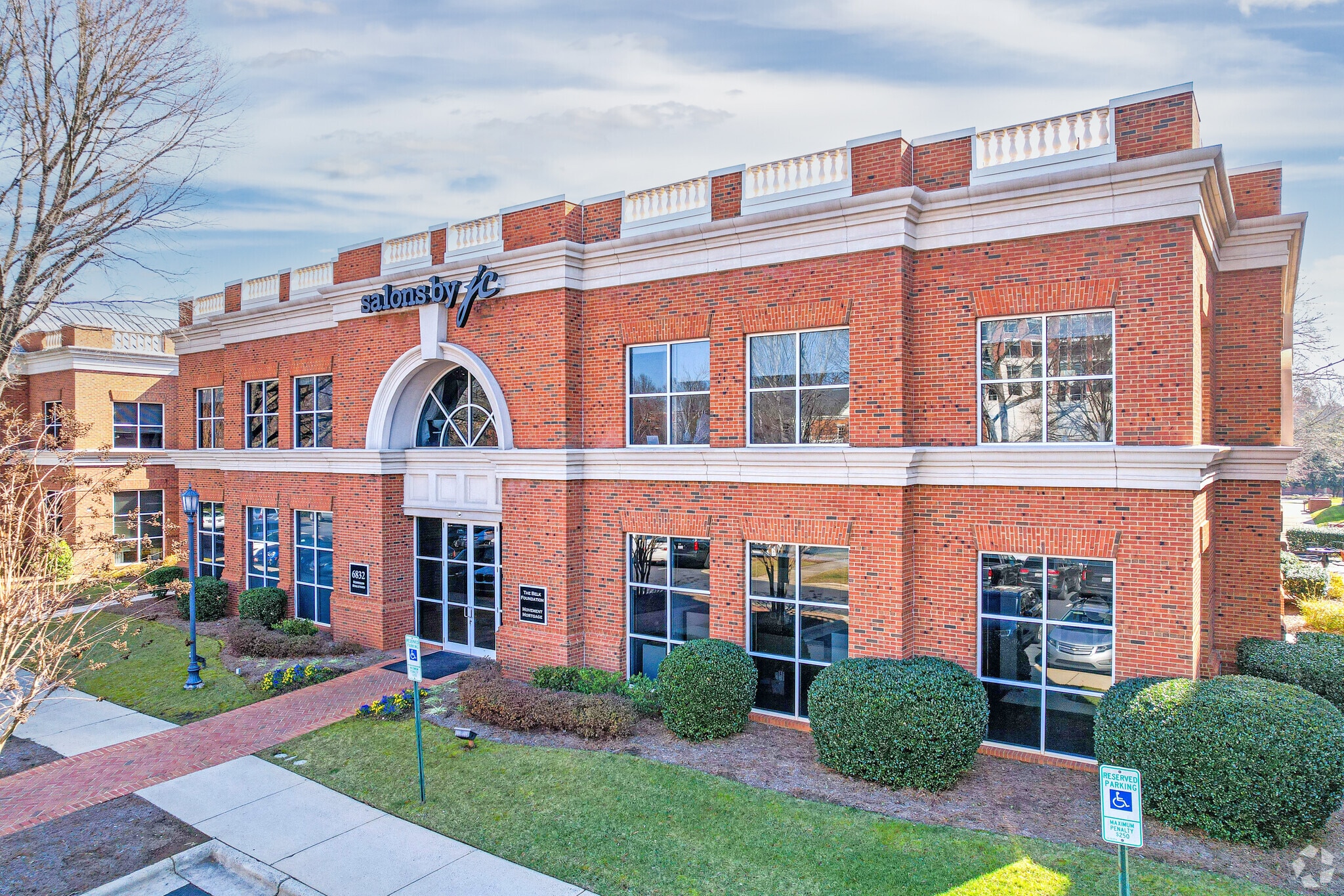 6832 Carnegie Blvd, Charlotte, NC for lease Primary Photo- Image 1 of 7