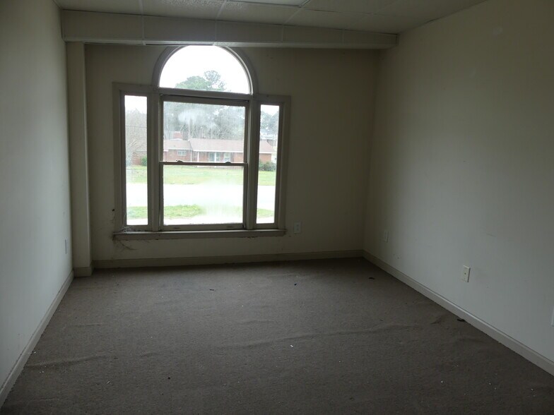 750 E New Hope Rd, Goldsboro, NC for lease - Building Photo - Image 3 of 6