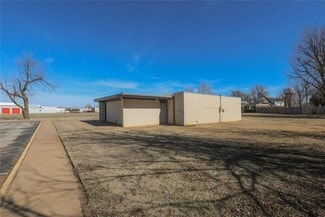 More details for 500 Park Pl, Mustang, OK - Office for Sale