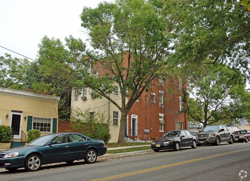 301-305 Franklin St, Alexandria, VA à louer - Photo du bâtiment - Image 3 de 9