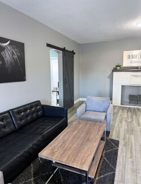 818 E Charleston Blvd, Las Vegas, NV à vendre - Photo du bâtiment - Image 2 de 13