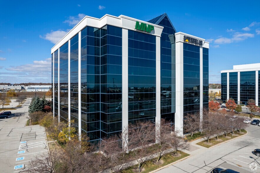 1122 International Blvd, Burlington, ON à louer - Photo du bâtiment - Image 2 de 4