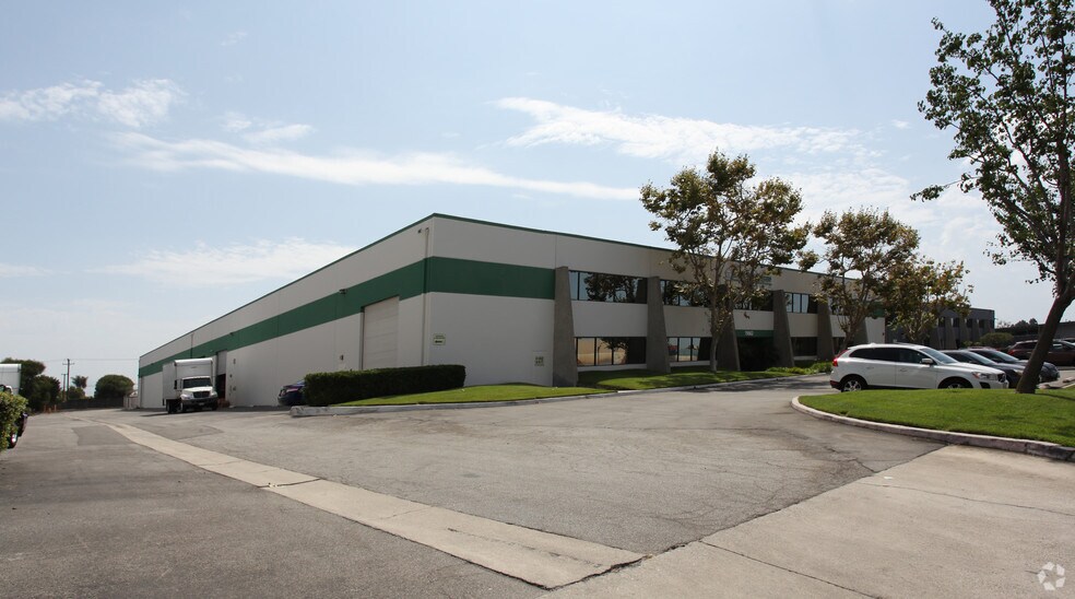 15662-15682 Producer Ln, Huntington Beach, CA for lease - Building Photo - Image 3 of 6