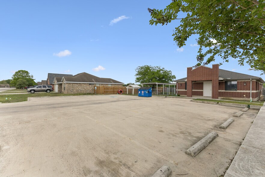 1020 Guadalupe St, Lockhart, TX à vendre - Photo du bâtiment - Image 3 de 15