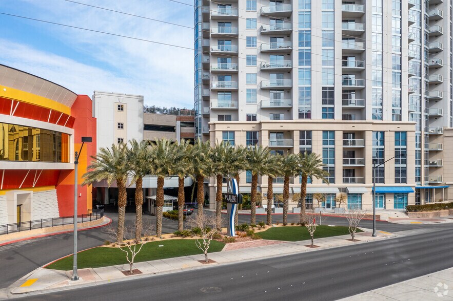 200 W Sahara Ave, Las Vegas, NV à vendre - Photo du bâtiment - Image 3 de 10