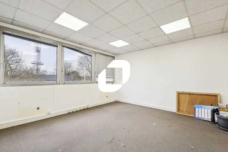 Office in Villepinte for lease - Interior Photo - Image 3 of 9