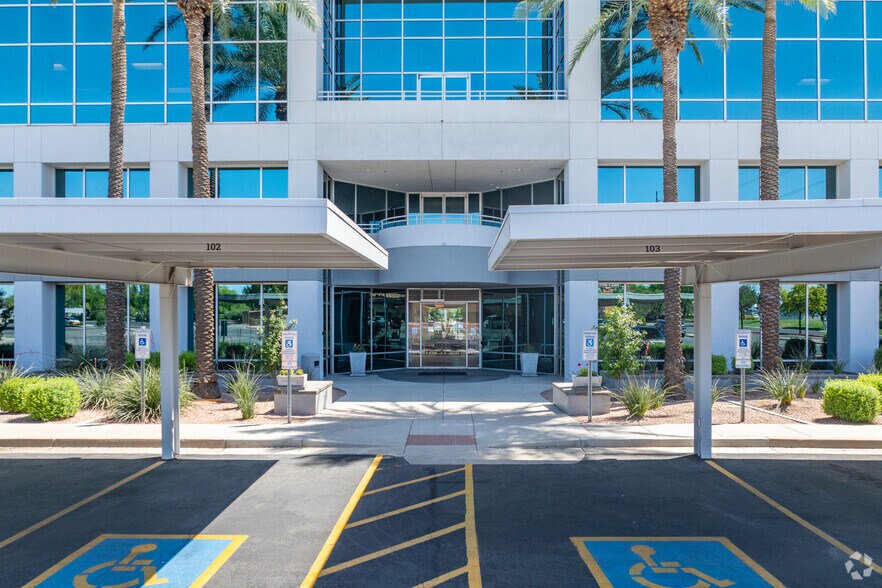 11001 N Black Canyon Fwy, Phoenix, AZ à louer - Photo du bâtiment - Image 2 de 5