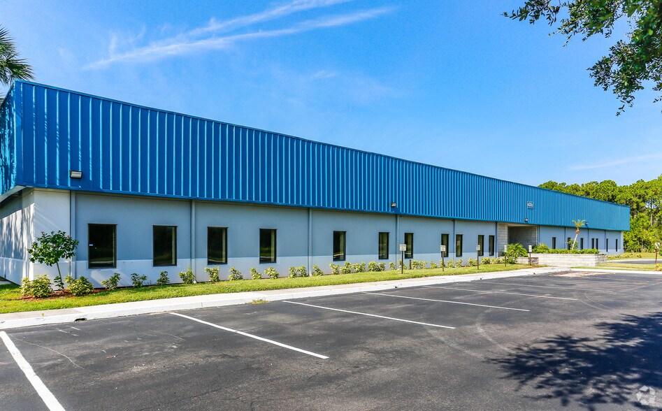 600 N John Rodes Blvd, Melbourne, FL à louer - Photo du bâtiment - Image 2 de 3