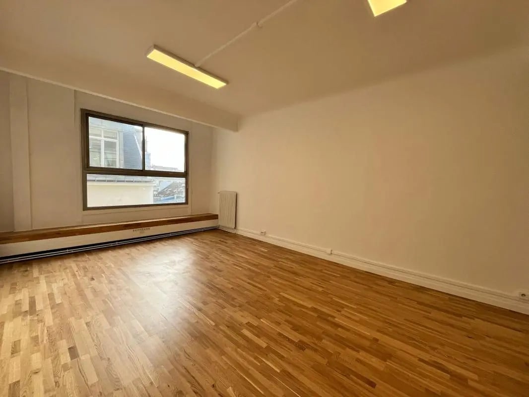 94 Rue Saint-Lazare, Paris for lease Building Photo- Image 1 of 22