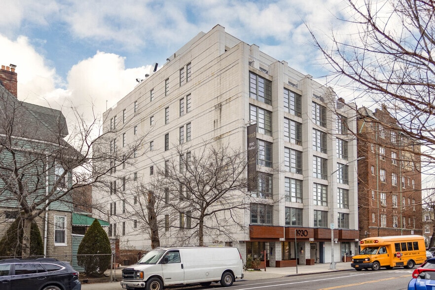1930 Bedford Ave, Brooklyn, NY for lease - Primary Photo - Image 1 of 18