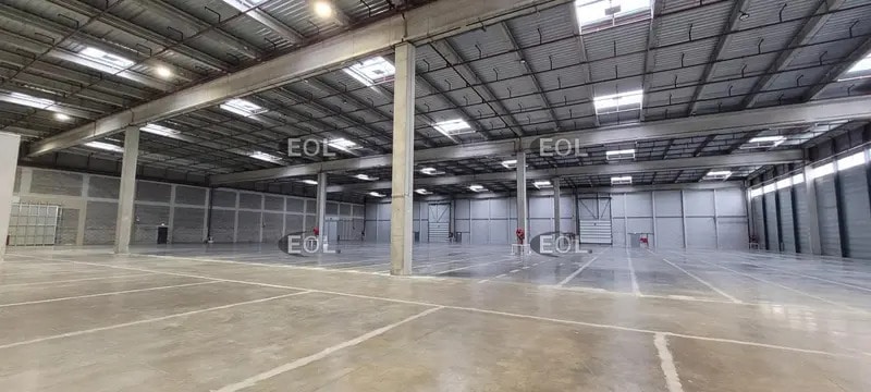 Industrial in Mions for lease - Interior Photo - Image 2 of 6