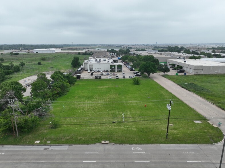 2465 McIver Lane, Carrollton, TX for sale - Building Photo - Image 2 of 4