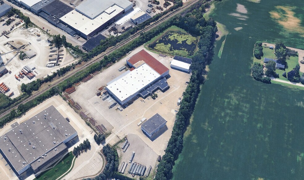 48000 Structural D portefeuille de 2 propriétés à vendre sur LoopNet.ca - Photo du bâtiment - Image 2 de 7