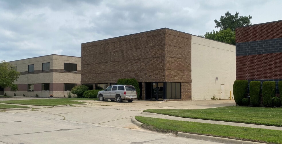 46390 Continental Dr, Chesterfield, MI for sale - Primary Photo - Image 1 of 2