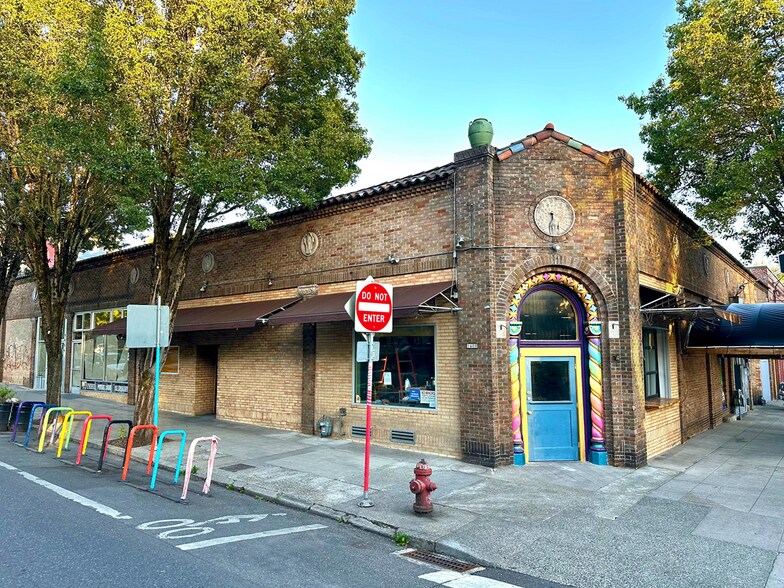 1400-1416 SE Morrison St, Portland, OR à vendre - Photo du bâtiment - Image 2 de 11