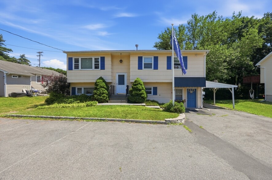 3 Pierces Rd, Newburgh, NY à vendre - Photo principale - Image 1 de 14