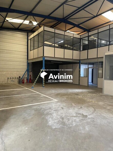 Industrial in Martigues for lease - Building Photo - Image 2 of 8