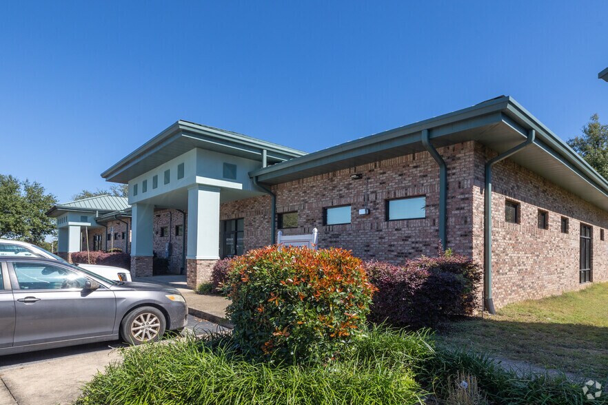 700-710 Hospital Dr, Crestview, FL à vendre - Photo du bâtiment - Image 2 de 21