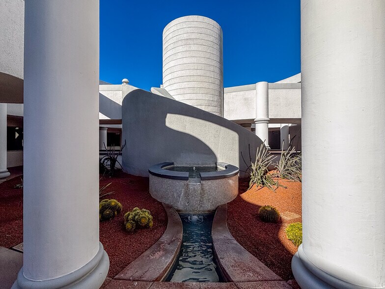 74785 Highway 111, Indian Wells, CA à louer - Photo du bâtiment - Image 3 de 14