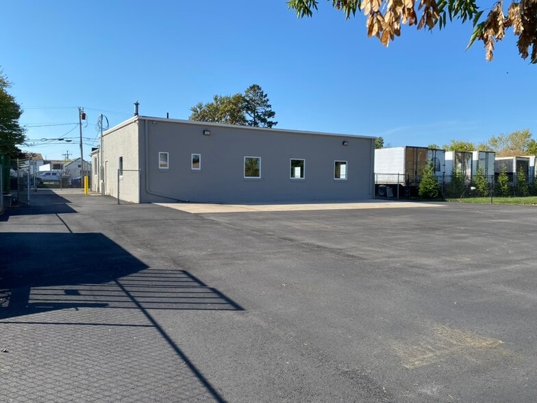 16 Custer St, West Hartford, CT for lease - Building Photo - Image 3 of 25