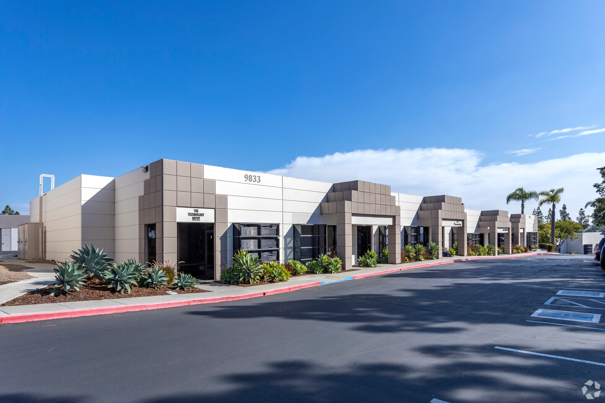 5915 Mira Mesa Blvd, San Diego, CA à louer Photo principale- Image 1 de 24