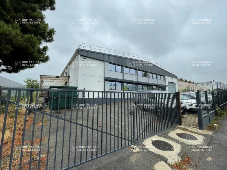 Flex in Morangis for lease - Building Photo - Image 2 of 10