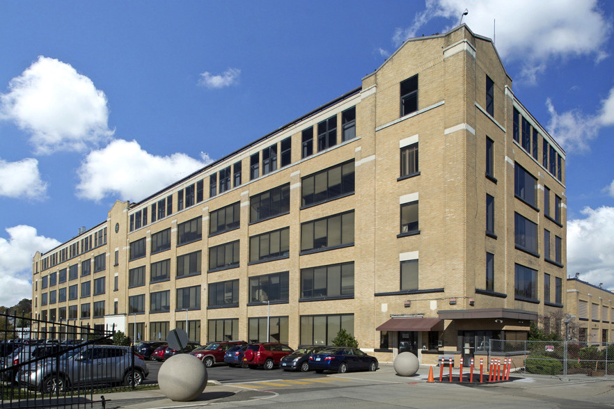 1937 W Main St, Stamford, CT à louer - Photo du bâtiment - Image 1 de 1