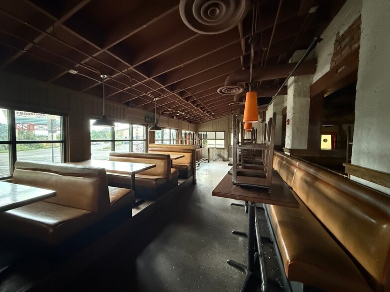 6676 S Parker Rd, Aurora, CO for sale - Interior Photo - Image 2 of 17