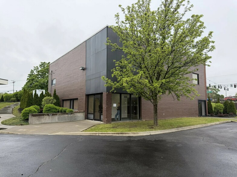 696 Troy Schenectady Rd, Latham, NY for lease - Building Photo - Image 1 of 15