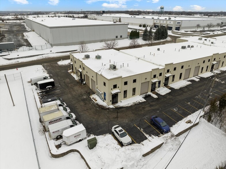 9550 W Sergo Dr, McCook, IL for lease - Building Photo - Image 3 of 23